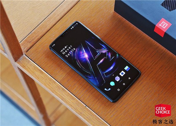 一加6復(fù)聯(lián)版開箱圖賞:隨處可見的復(fù)聯(lián)元素