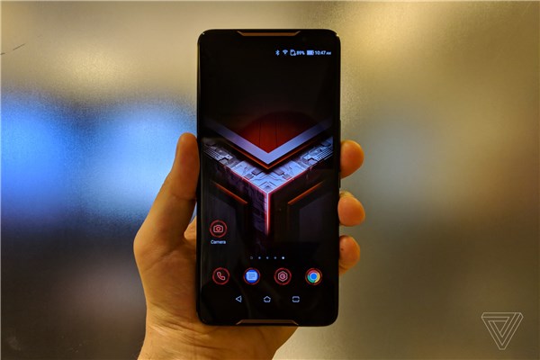 華碩ROG Phone游戲手機發布：可外接散熱風扇