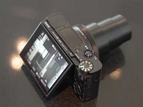 索尼新黑卡RX100 VI發布：配24-200鏡頭