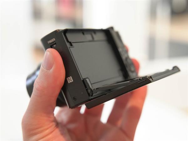 索尼新黑卡RX100 VI發布：配24-200鏡頭