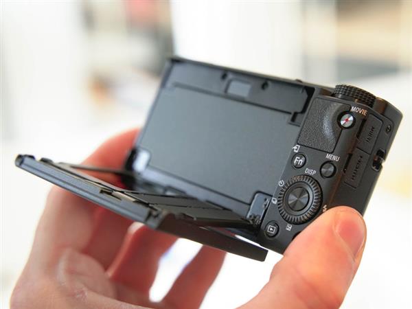 索尼新黑卡RX100 VI發布：配24-200鏡頭