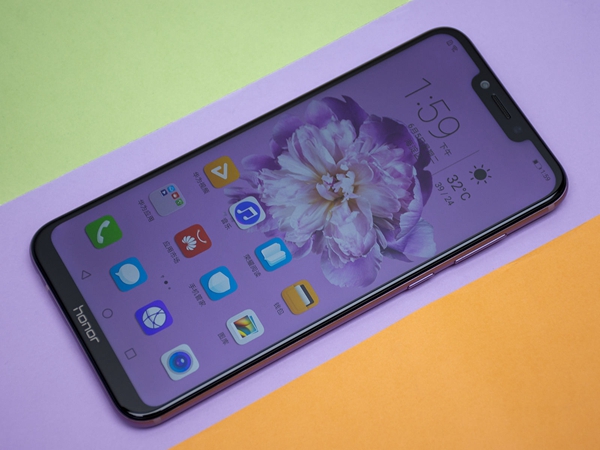 榮耀Play值得買嗎？榮耀Play評測:表現出色的游戲手機