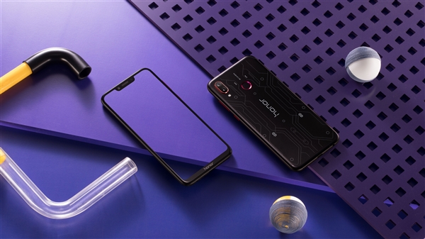 榮耀Play正式發(fā)布:首發(fā)GPU Turbo技術(shù)，1999元起