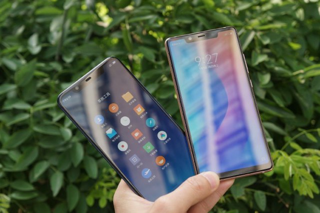 小米8和小米8 SE對比圖賞 設計風格很像 外觀哪個好看？