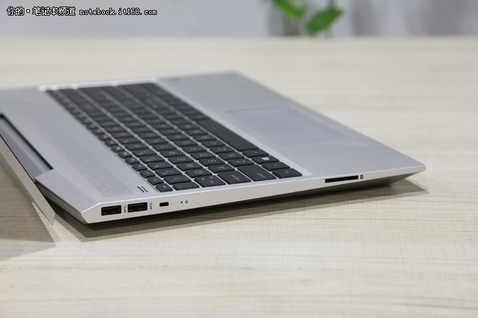 八代酷睿+專業(yè)顯卡 惠普戰(zhàn)99商務(wù)本評測