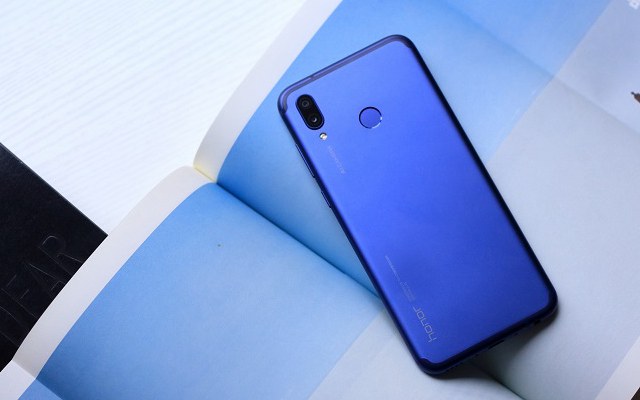 全面屏金屬機身手機有哪些 6款適合打游戲的金屬手機推薦