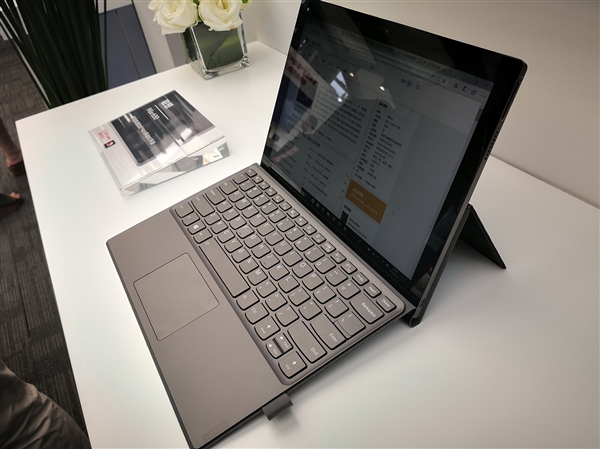 22小時(shí)續(xù)航+4G持續(xù)在線(xiàn)!高通驍龍筆記本來(lái)感受下