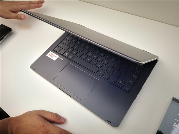 22小時(shí)續(xù)航+4G持續(xù)在線(xiàn)!高通驍龍筆記本來(lái)感受下