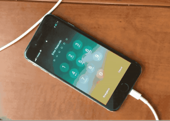 黑客找到iOS 11鎖屏密碼漏洞:連接數(shù)據(jù)線暴力破解