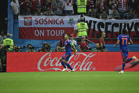 ↑這是哥倫比亞隊球員法爾考在比賽中射門得分。新華社記者賀燦鈴攝 2018世界杯波蘭0-3哥倫比亞全程視頻錄像回看