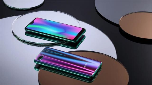 榮耀10全新版本即將發(fā)布 這次要帶來相機(jī)“嚇人技術(shù)”