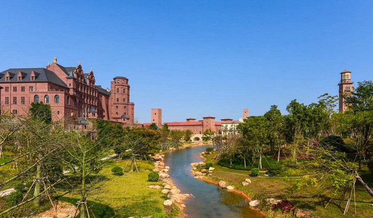 華為歐洲小鎮對外開放嗎 是不是封閉式的？