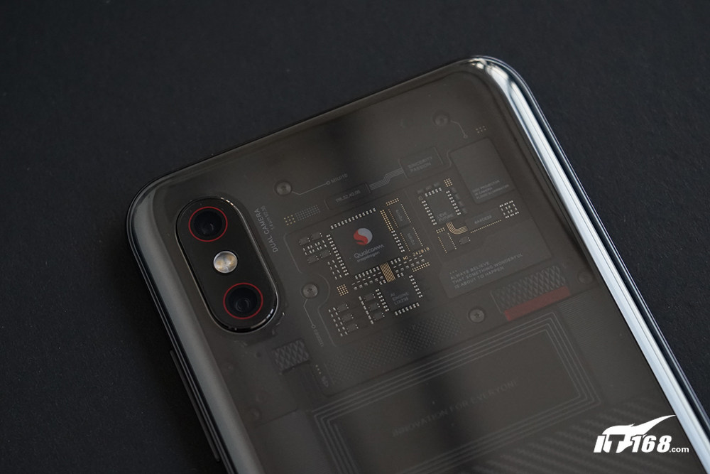 值得2個(gè)月等待 小米8透明探索版開箱圖賞(6/18)