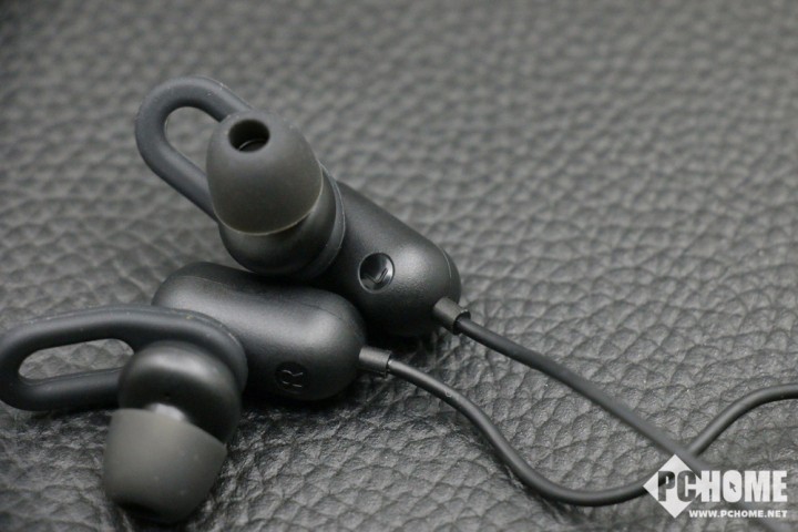 小米運動藍牙耳機青春版上手：輕盈、便捷、至真至美