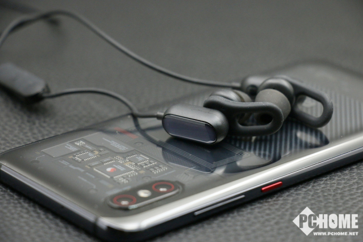 小米運動藍牙耳機青春版上手：輕盈、便捷、至真至美