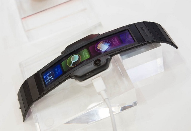 努比亞Alpha手表手機亮相:柔性屏幕 設計前衛