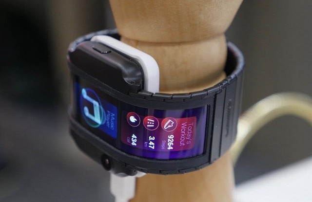 努比亞Alpha手表手機亮相:柔性屏幕 設計前衛