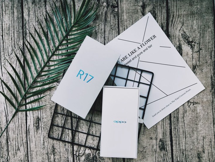OPPO R17流光藍開箱圖賞 水滴全面屏,幻色漸變非常吸睛
