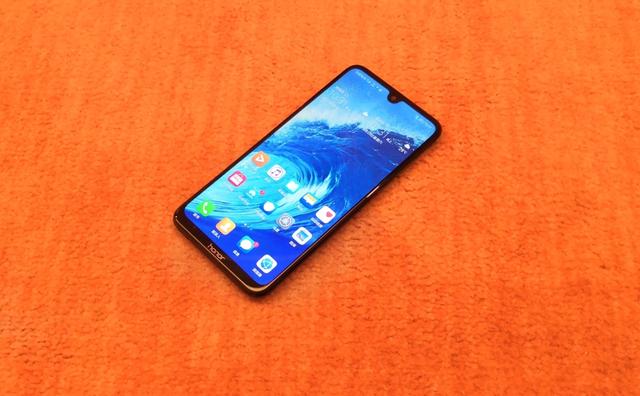 7.12寸巨屏手機 榮耀8X Max評測