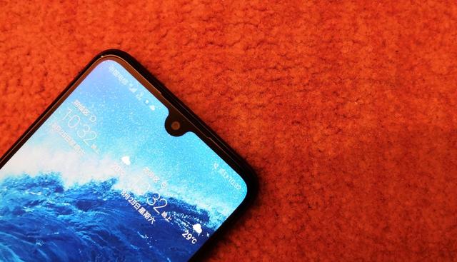 7.12寸巨屏手機 榮耀8X Max評測