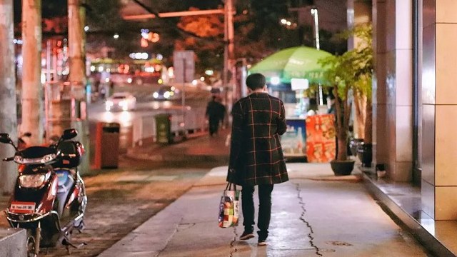 iPhone XS已經拋棄了漸漸沒錢的你 網友:我就看看,不買!