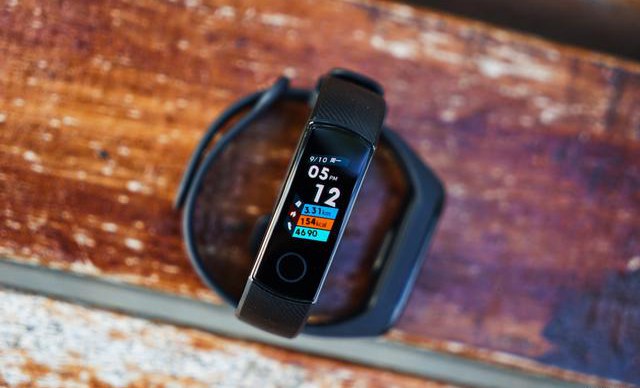 榮耀手環4和小米手環3哪個好？小米手環3和榮耀手環4對比