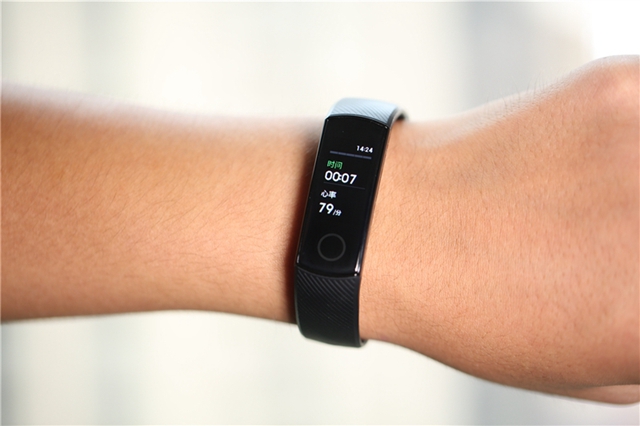 榮耀手環(huán)4評(píng)測(cè) 榮耀手環(huán)4值得買嗎?