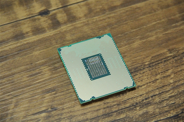 i9-9900K CineBench R15跑分曝光：10核心20線程i9-7900X
