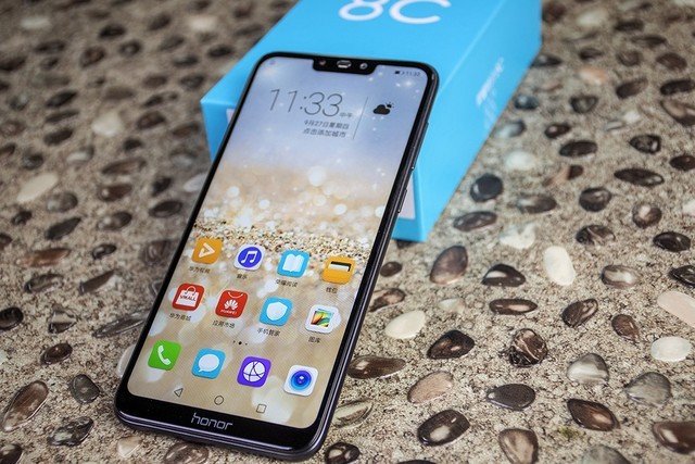 榮耀新品暢玩8C發(fā)布：高顏值+超長續(xù)航，新千元中的高杰作