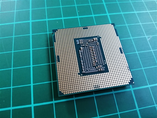 Intel i9-9900K評(píng)測(cè)樣品前瞻:特制五邊形小盒子