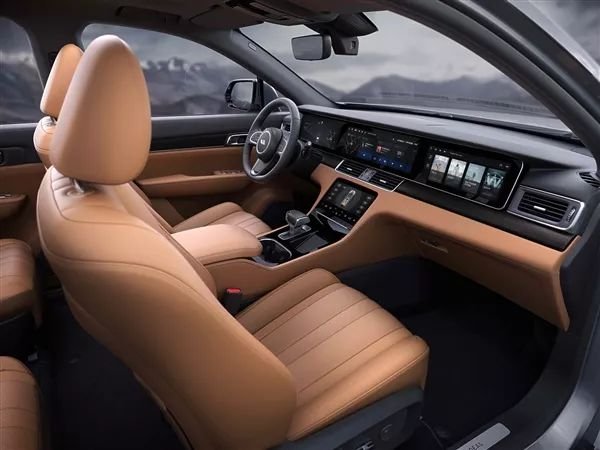 理想智造ONE車型內飾官圖發布 三聯屏橫貫中控臺 采用6座布局