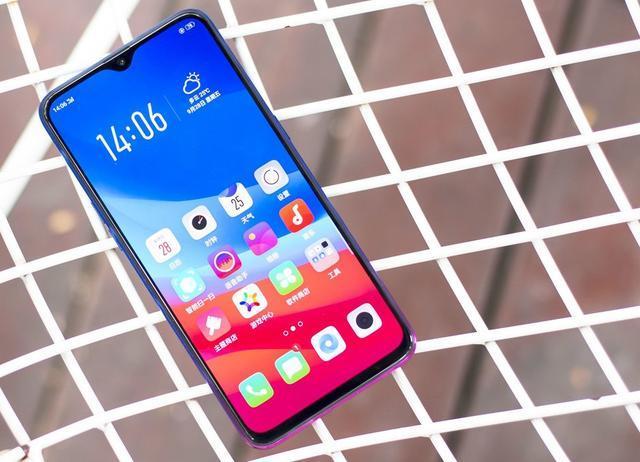 千元手機(jī)OPPO K1拍照讓人驚喜 3D漸變工藝+屏幕指紋成功吸粉