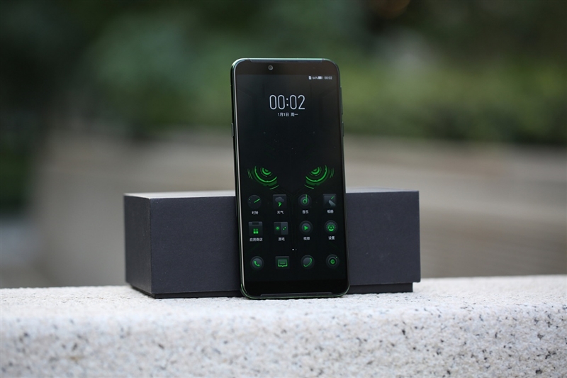 全球首款10GB內(nèi)存手機(jī)！黑鯊游戲手機(jī)Helo首發(fā)評測：為手游而生