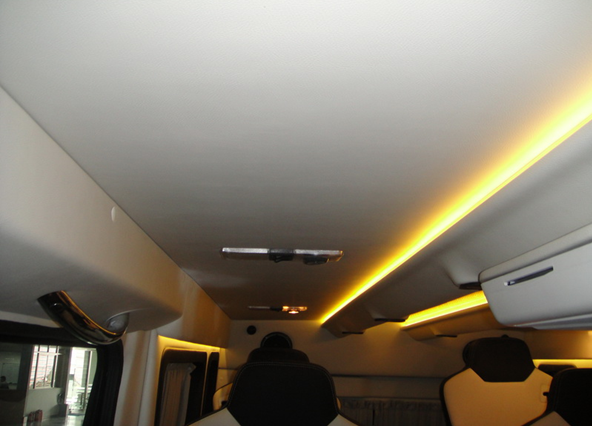 奔馳大G遇到自家的越野車:頂大G一個半,土豪的“另類”大玩具