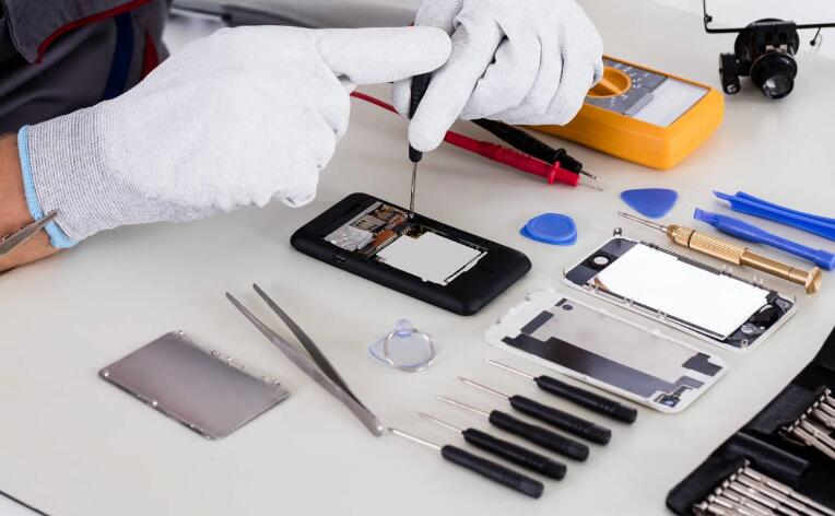 上古時代的iPhone有救了！蘋果要試行新的維修計劃