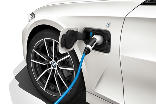 寶馬3系插電混動(dòng)版