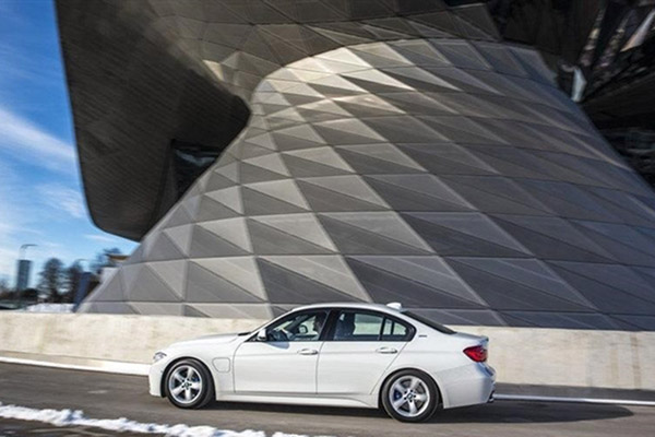 寶馬3系插電混動(dòng)版