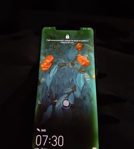 三星嘲諷華為Mate20 Pro綠屏被怒懟 華為：40W安全快充不會爆炸