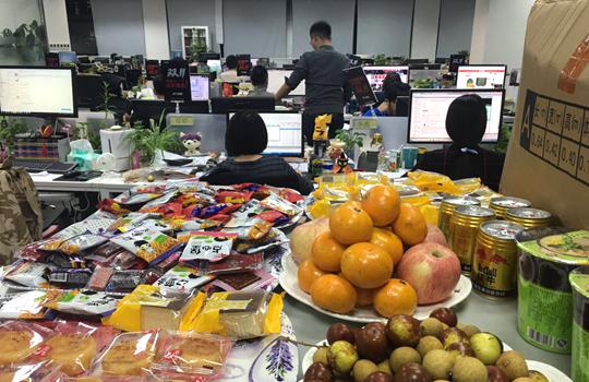 "剁手"節電商員工加班到淚目：請把雙11還給單身狗