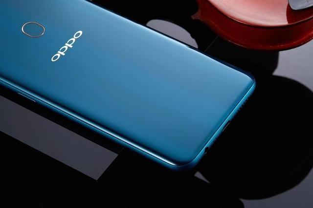 OPPO A7外觀賞析：OPPO又一款驚艷水滴屏之作