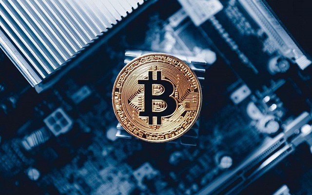 比特幣暴跌近八成 礦機(jī)店主：開(kāi)機(jī)就虧 按廢鐵處理