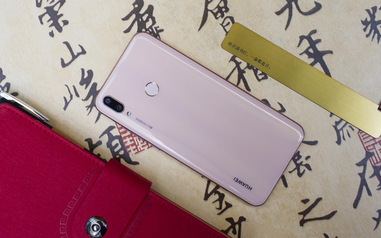 同樣是麒麟710!榮耀10青春版和華為暢享9Plus對比哪個好？