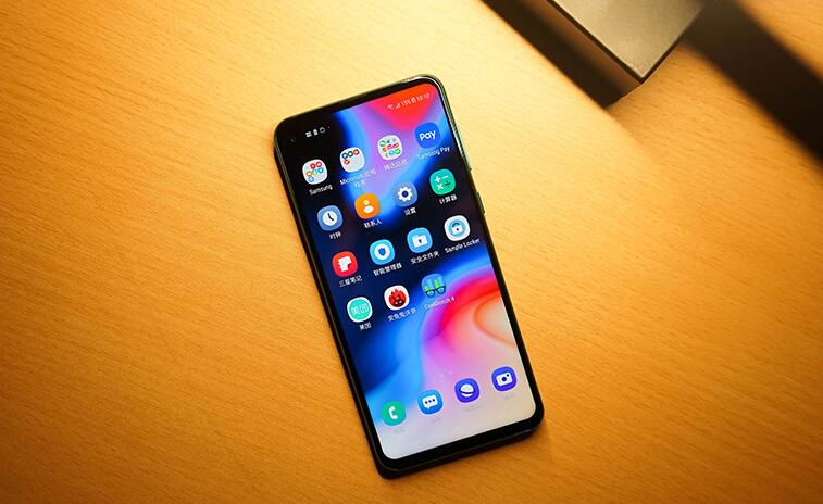 三星Galaxy A8s參數配置與圖賞：中端挖孔屏全面屏手機