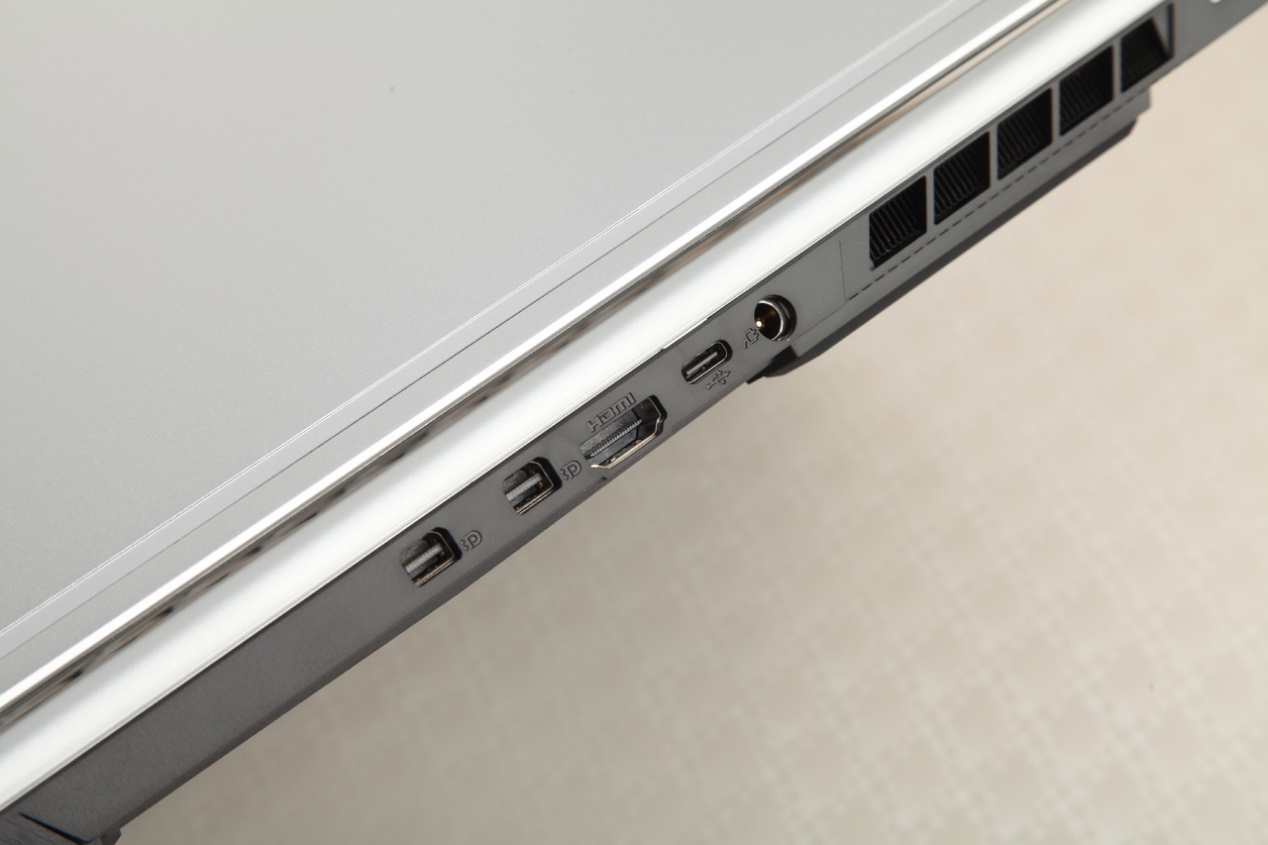 炫龍耀7000輕薄游戲本評測：輕薄的機身，窄邊框大視野！