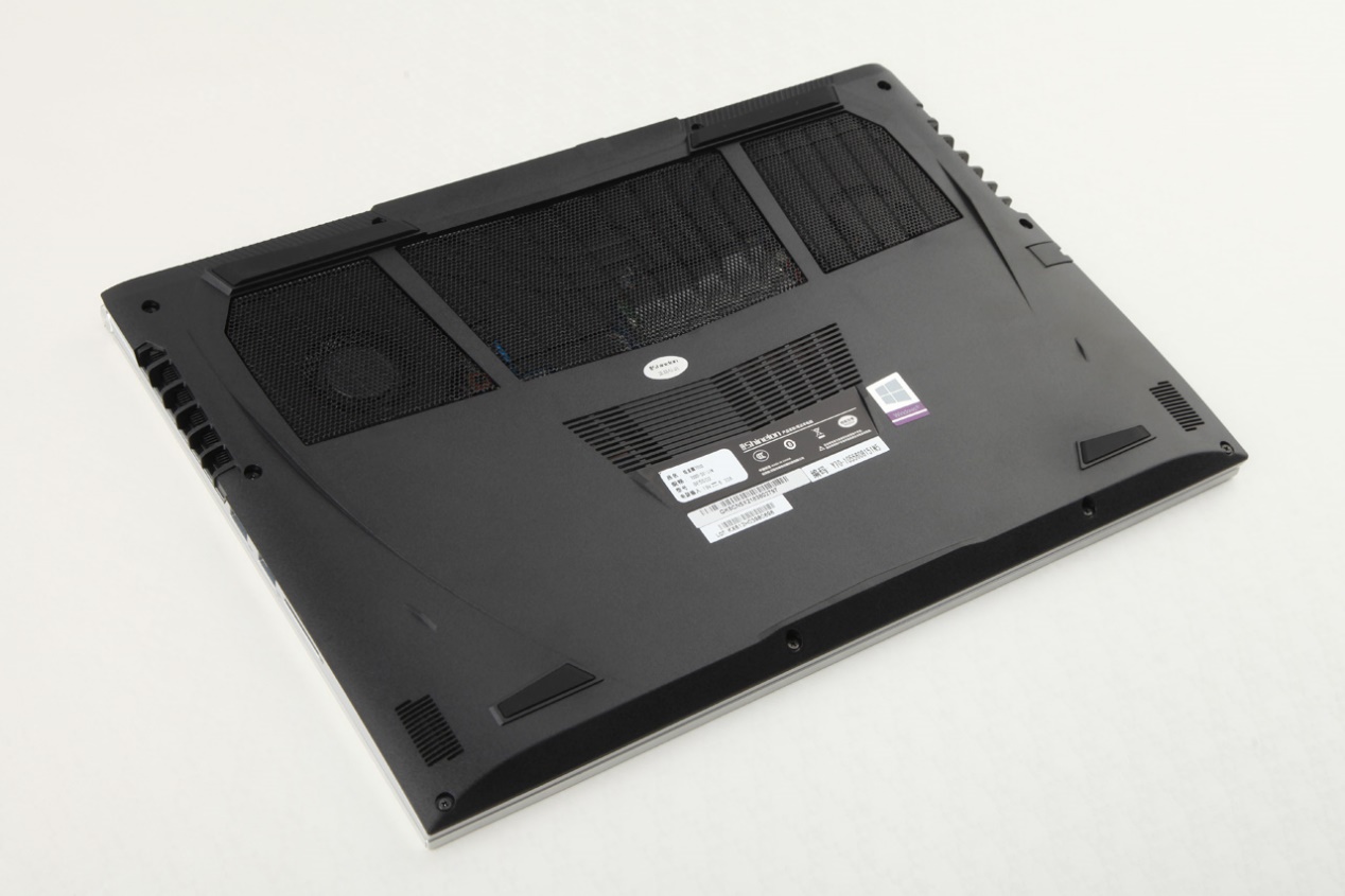 炫龍耀7000輕薄游戲本評測：輕薄的機身，窄邊框大視野！