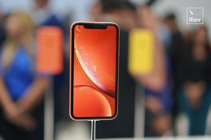 智能手機的 2018年，就是一場對“劉海”的圍剿戰爭