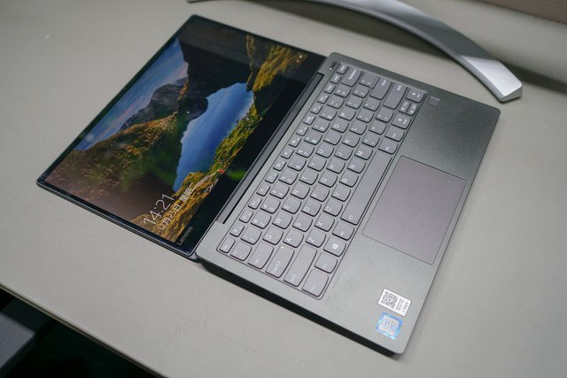 聯(lián)想小新Air 13的頂配版評測:主打超輕薄設(shè)計 性能表現(xiàn)出色