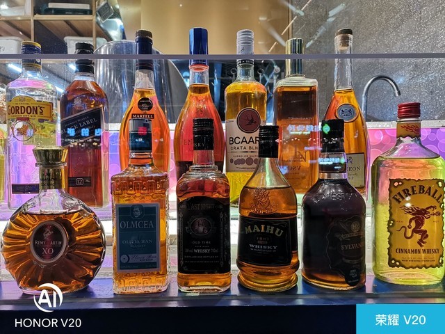 榮耀V20劍指果XS 旗艦機的博弈伯仲難分(審核不發)