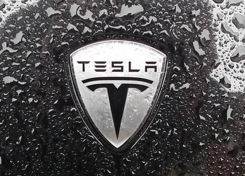 特斯拉增強召喚自動駕駛功能上線 遠程操控自動車輛成為現實！