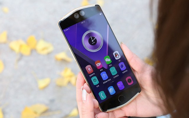 美圖宣布關閉手機業務 <a href=/tags/54-0.html target=_blank class=infotextkey>小米</a>接盤 網友：早就該倒閉